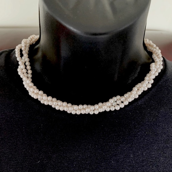 Three strand chunky faux pearl necklace choker style gold tone metal lock - Picture 4 of 4